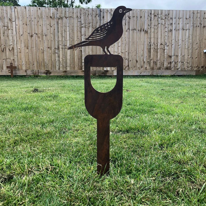 Rustyetal Blackbird on a Spade Garden decoration