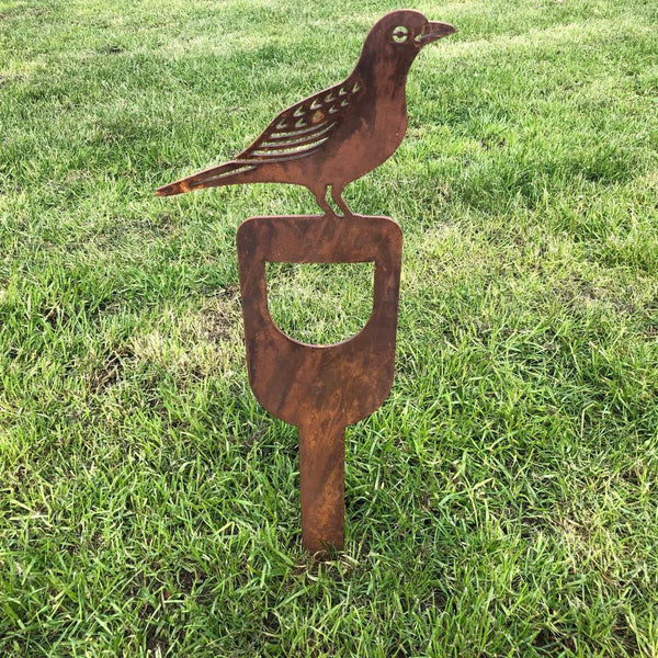 Rustyetal Blackbird on a Spade Garden decoration