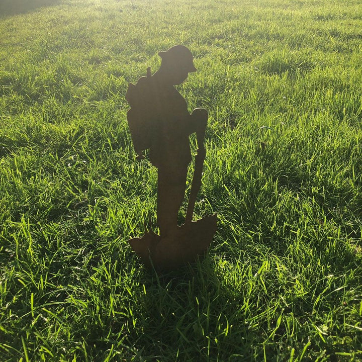 METAL Lest We Forget Soldier army GARDEN Decoration Statue Feature
