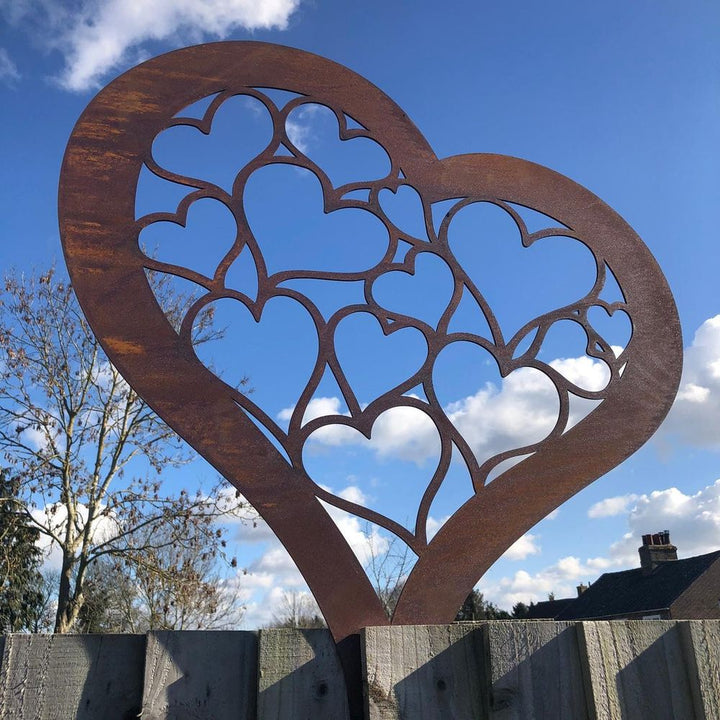Garden heart rustyetal lawn decor ornament feature decoration