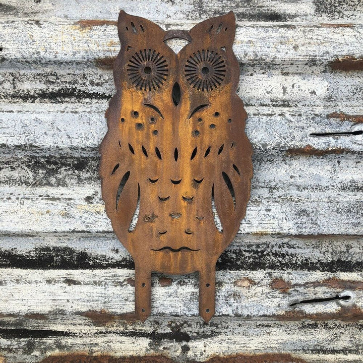 Rustyetal STANDING OWL DECORATION Garden ornament
